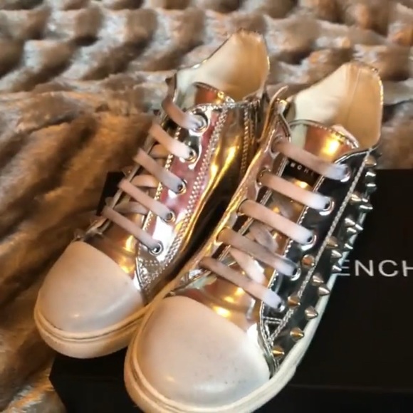 METAL GIENCHI SILVER STUD DISTRESSED SHOE - Picture 4 of 6